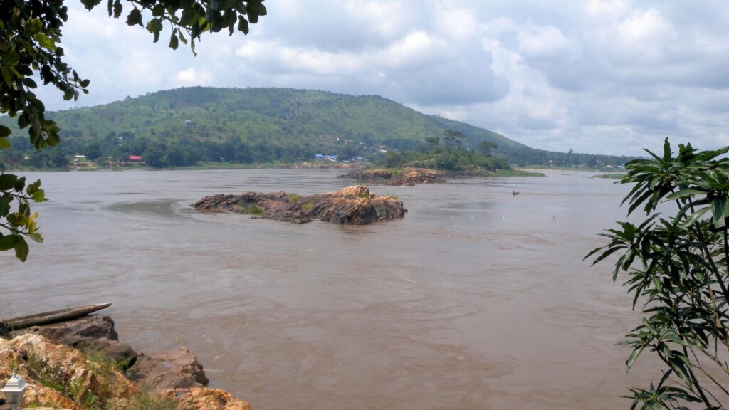 Der Ubangi-Fluss befindet sich im Regenwald des Kongo.